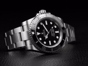 C厂黑水鬼对比正品能乱真 六点钟内圈的刻字是W9吗?