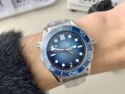 VS厂欧米茄海马300渐变蓝密底款做工细节评测